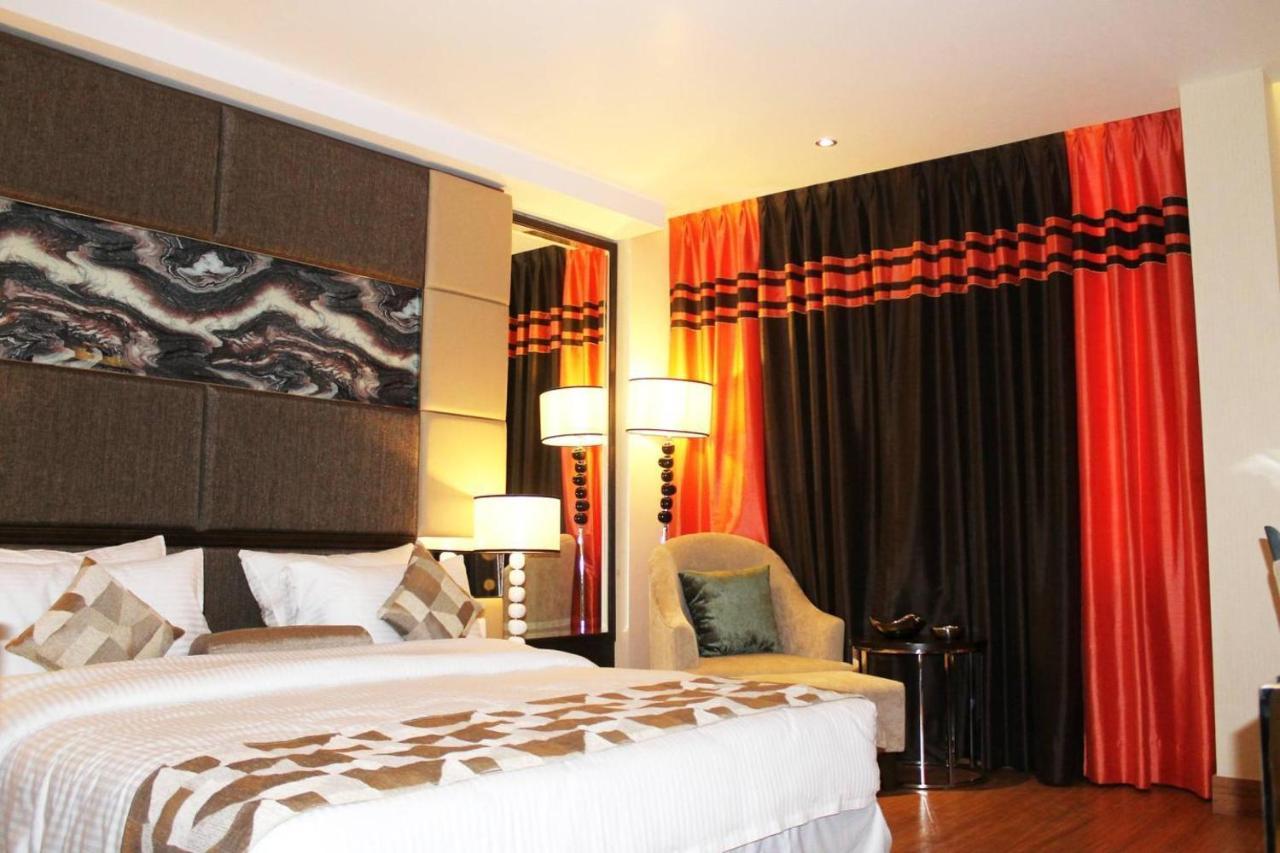 The Palm Spring A Boutique Hotel Naraina New Delhi Exteriör bild