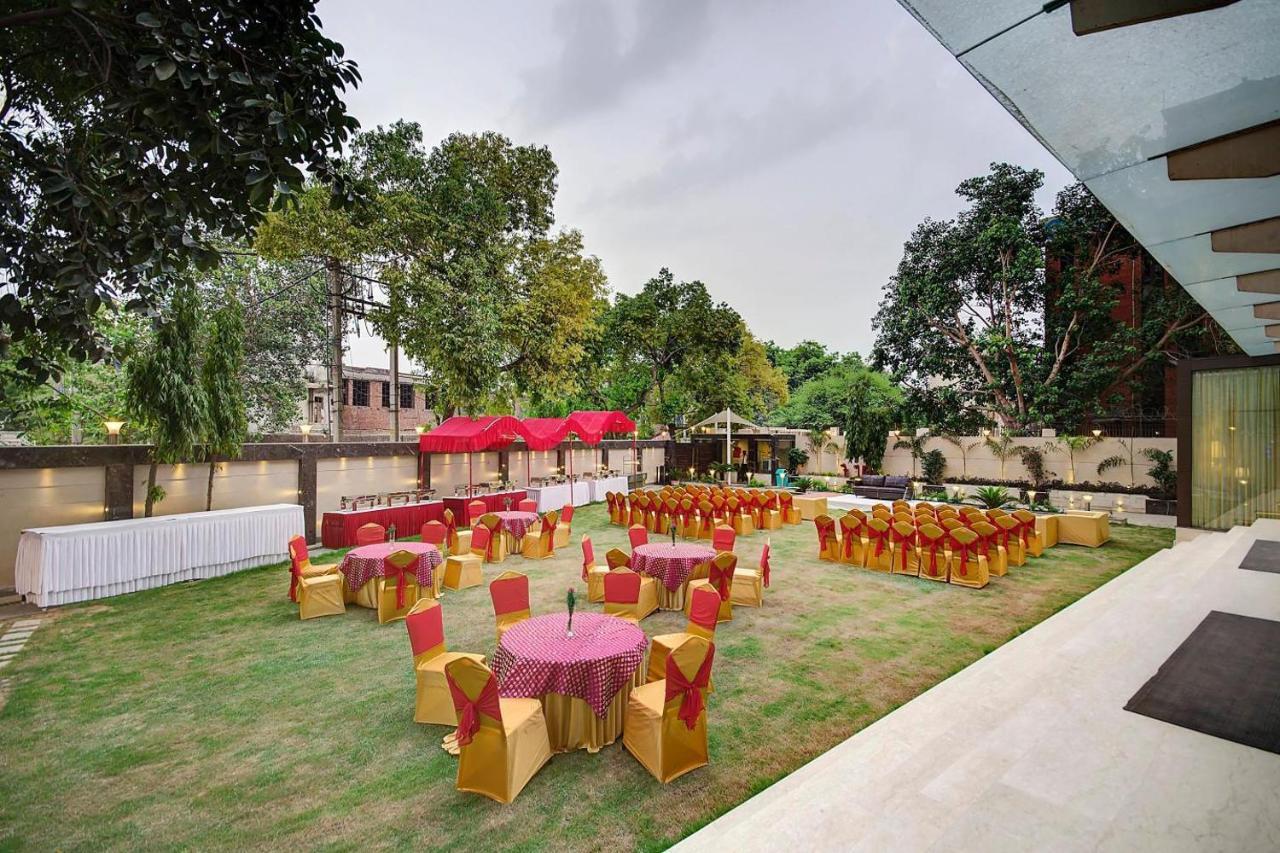 The Palm Spring A Boutique Hotel Naraina New Delhi Exteriör bild