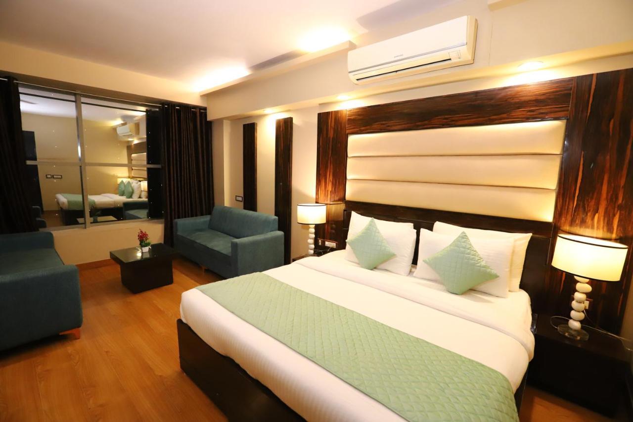 The Palm Spring A Boutique Hotel Naraina New Delhi Exteriör bild